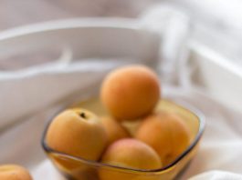 Banana-Apricot Bars