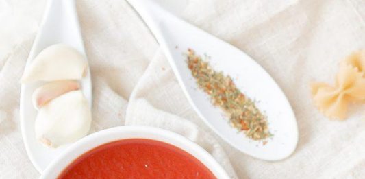 Tomato and basil sauce