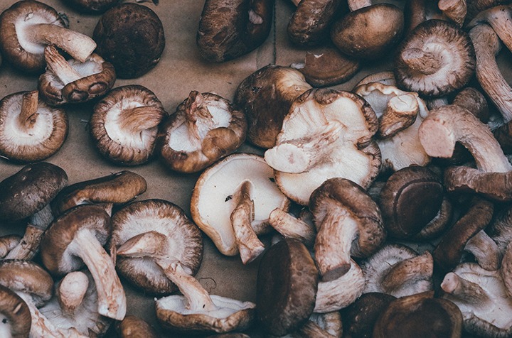 Shitake Mushroom Caps Whole - 8 Ounces - Whole Dried Japanese Shitake