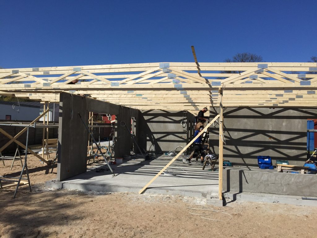 Install rafters alone the easy way - Backwoods Home Magazine